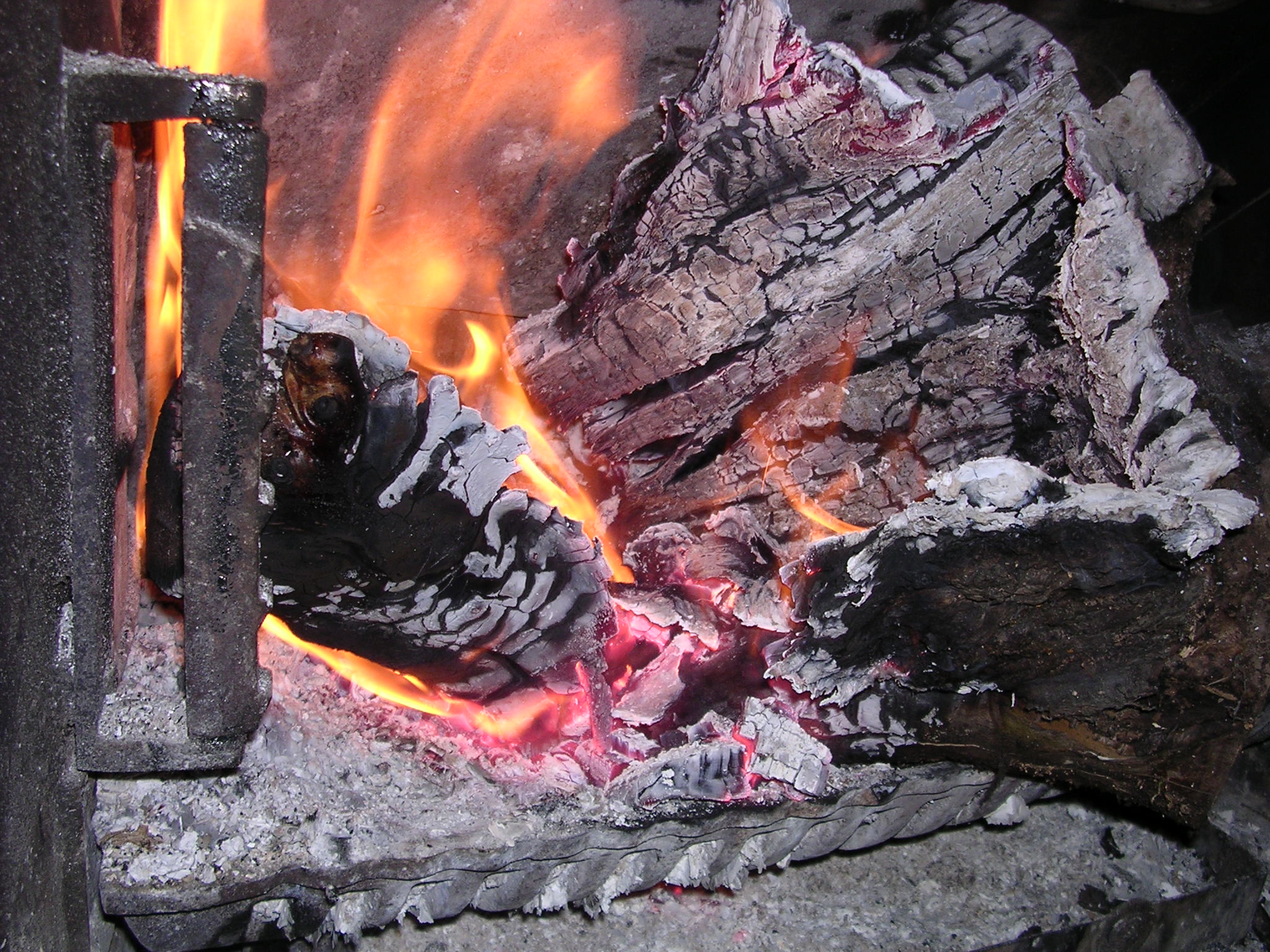 Ηφαιστος Seule divinité grecque qui personnifie un élément naturel, le feu. Il semble qu|il soit, à l|origine, le symbole du feu terrestre et non celui de l|éclair céleste. 41.